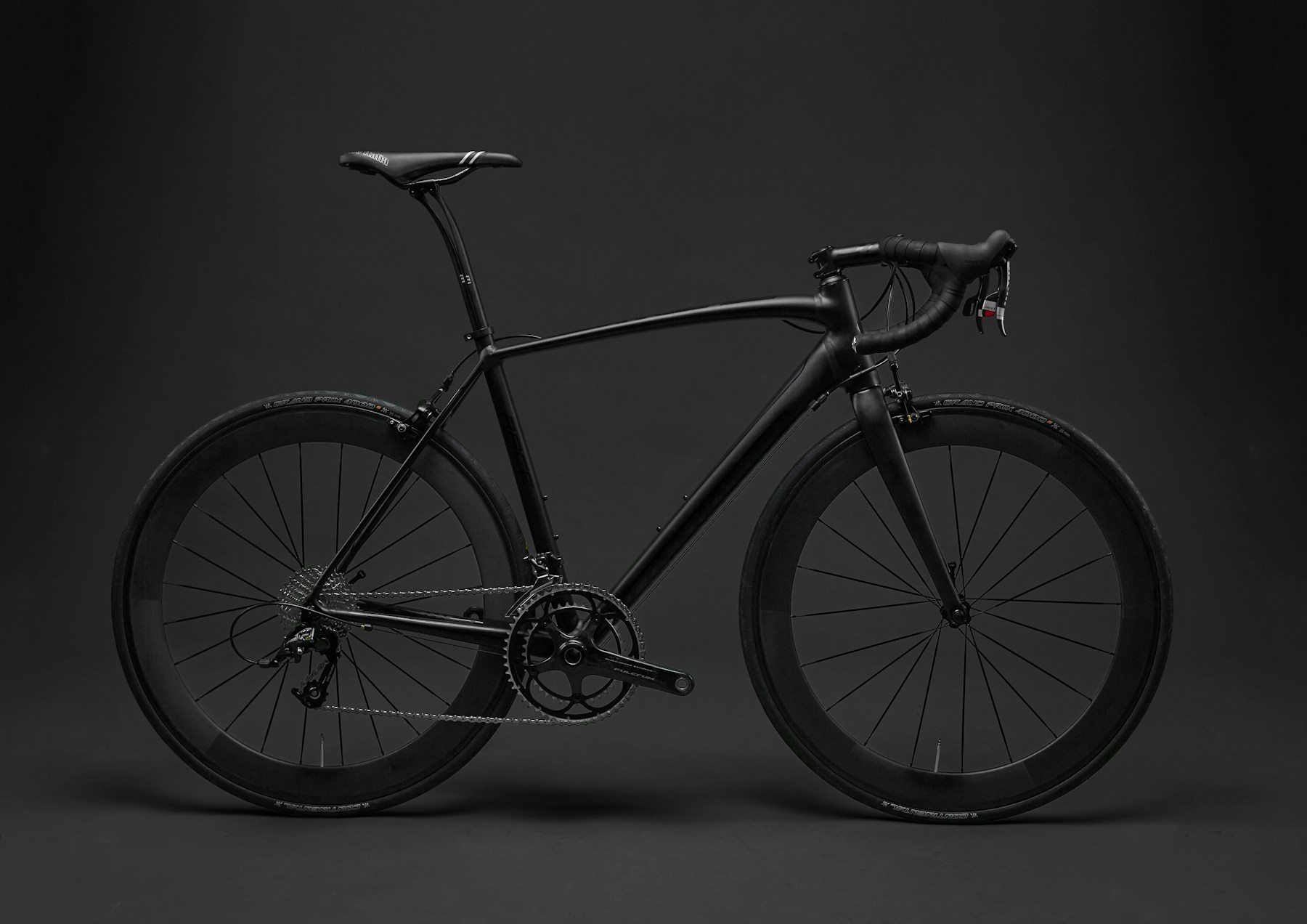 Bicicleta urbana lista para entrar al taller